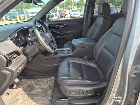 Used 2023 Chevrolet Traverse RS w/ LPO, Floor Liner Package AWD/4WD image 13