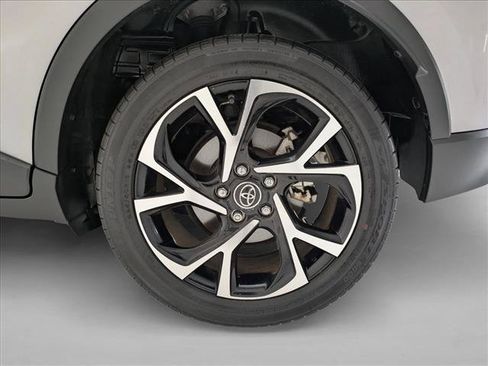Used 2019 Toyota C-HR Limited FWD image 22