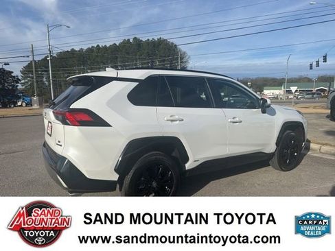 Used 2024 Toyota RAV4 SE image 3