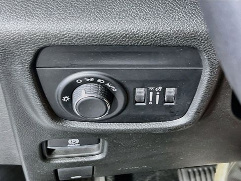 Used 2023 Jeep Grand Cherokee Laredo AWD/4WD image 10
