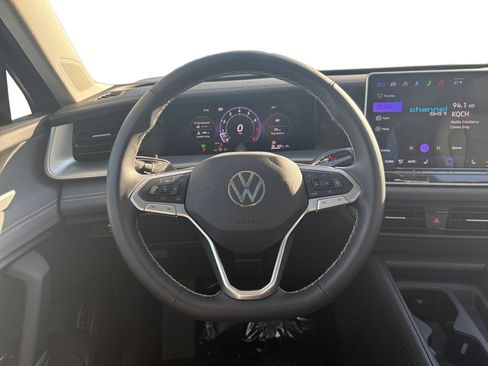 New 2025 Volkswagen Tiguan SE image 3
