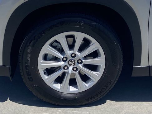 Certified 2025 Toyota Grand Highlander FWD image 8