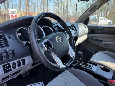 Used 2012 Toyota Tacoma PreRunner w/ Convenience Pkg image 11