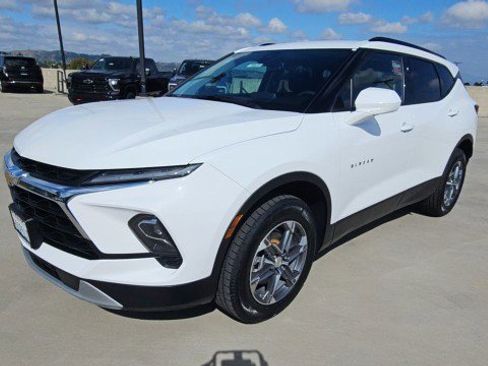 Used 2023 Chevrolet Blazer LT w/ Convenience Package FWD image 4
