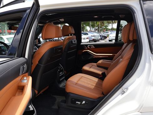 Used 2021 BMW X7 M50i AWD/4WD image 39