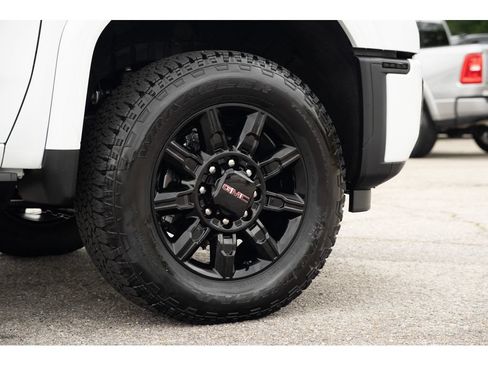 New 2026 GMC Sierra 2500 AT4 w/ AT4 Premium Plus Package AWD/4WD image 10