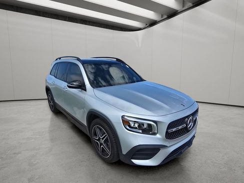 Used 2022 Mercedes-Benz GLB 250 4MATIC image 7
