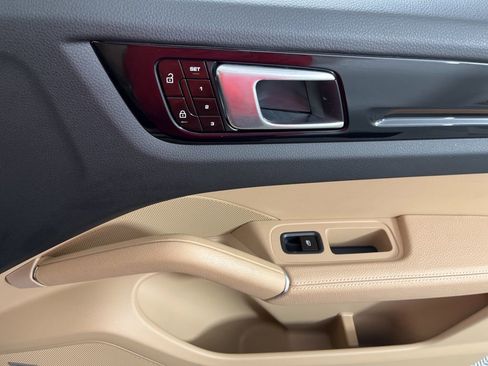 Used 2019 Porsche Cayenne Base image 21