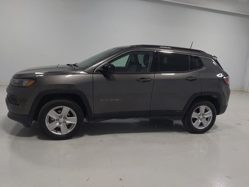 Used 2022 Jeep Compass Latitude w/ Convenience Group AWD/4WD image 2
