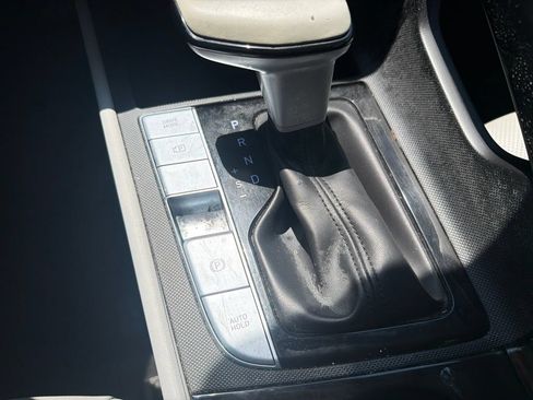 Used 2025 Hyundai Elantra Limited FWD image 13
