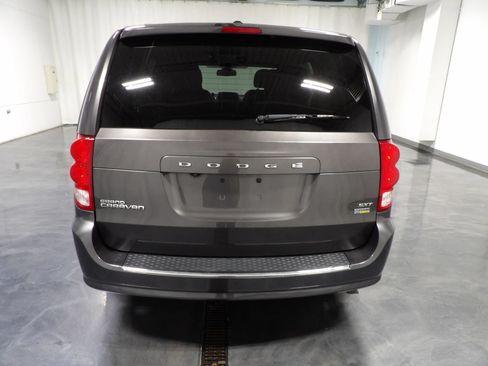 Used 2019 Dodge Grand Caravan SXT FWD image 5