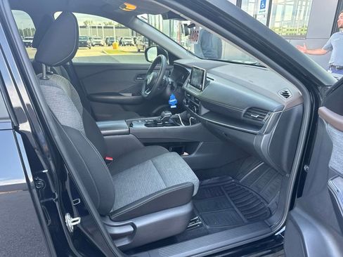 Used 2021 Nissan Rogue S FWD image 3