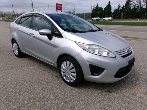 Used 2013 Ford Fiesta S image 2