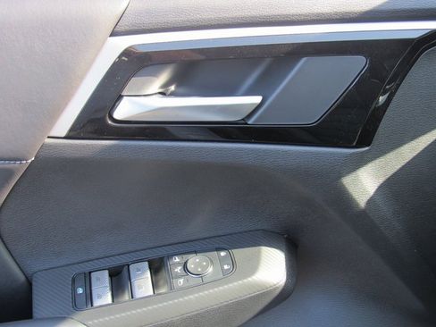 New 2025 Mitsubishi Outlander SE image 12