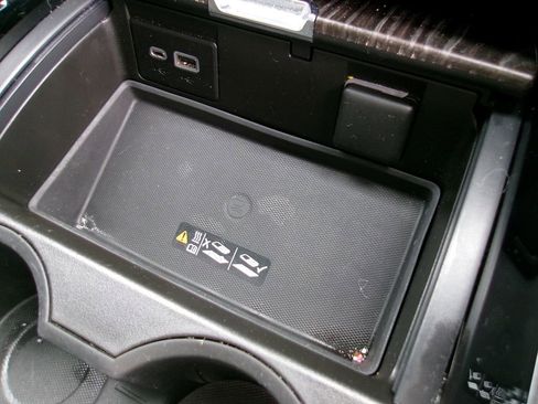 Used 2021 GMC Yukon Denali w/ Denali Premium Package image 18