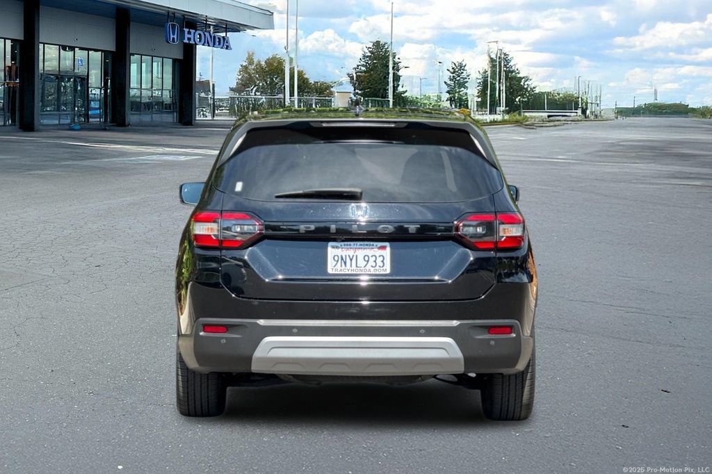 Used 2025 Honda Pilot EX-L image 8