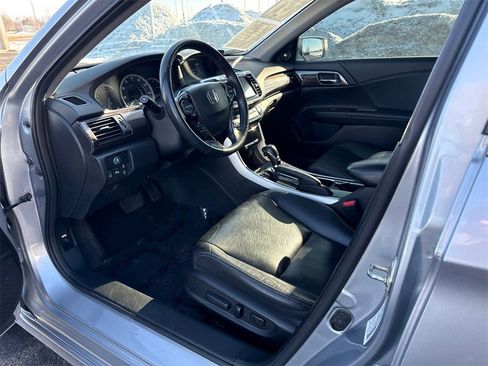 Used 2016 Honda Accord Touring image 17