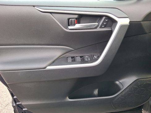 Used 2025 Toyota RAV4 XLE Premium image 12