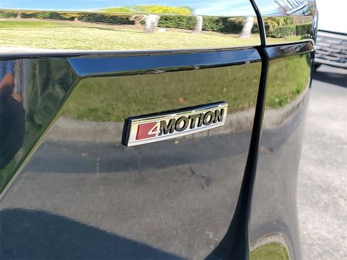 Used 2021 Volkswagen Atlas SE w/ Towing Package image 6