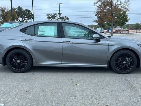 New 2026 Toyota Camry SE image 10