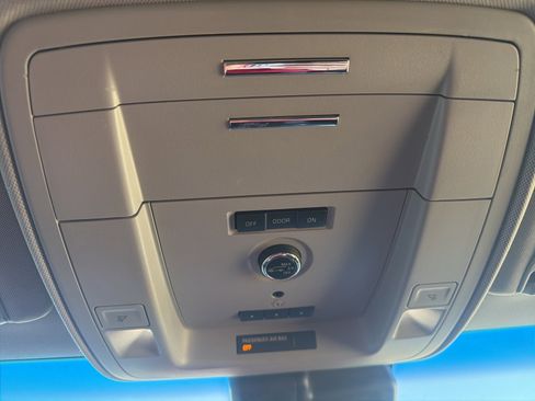 Used 2020 Chevrolet Suburban LT image 18