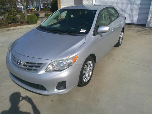 Used 2013 Toyota Corolla LE image 9