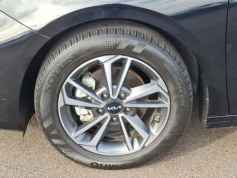 Used 2023 Kia Forte LXS w/ LXS Technology Package image 8