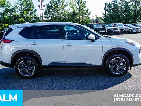 Used 2024 Nissan Rogue SV FWD image 9