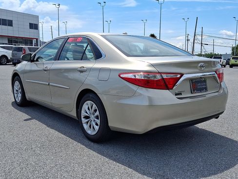 Used 2015 Toyota Camry LE FWD image 5