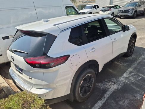 Used 2024 Nissan Rogue SV FWD image 4