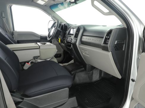 Used 2018 Ford F250 XL w/ Power Equipment Group image 12