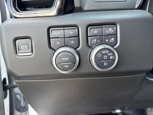 Used 2022 GMC Sierra 1500 AT4 w/ AT4 Premium Package image 22