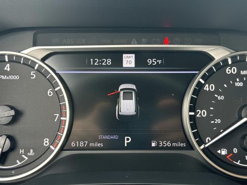 Used 2025 Nissan Pathfinder SL w/ Lighting Package (N92) FWD image 27
