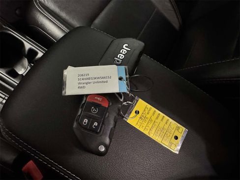 Used 2019 Jeep Wrangler Unlimited Sahara w/ Quick Order Package 24M Moab image 32