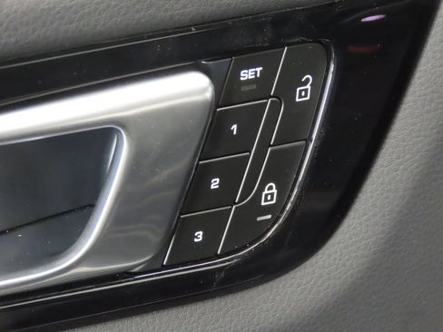 Certified 2023 Porsche Cayenne Coupe AWD/4WD image 37