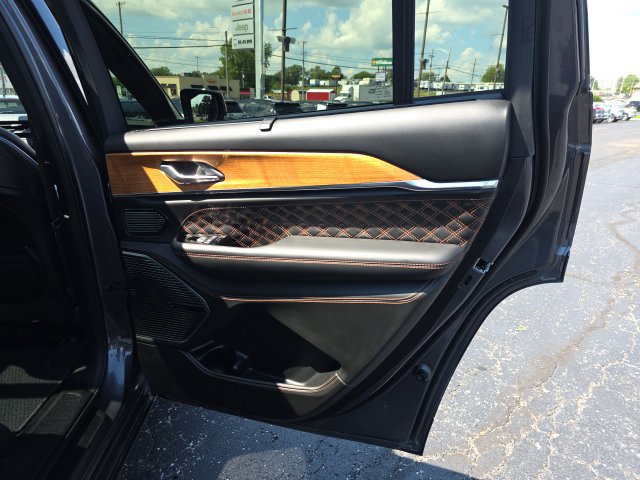Used 2024 Jeep Grand Cherokee L Summit AWD/4WD image 41