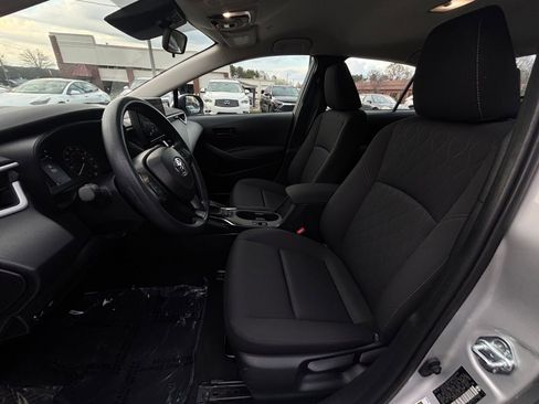 Used 2025 Toyota Corolla LE image 31