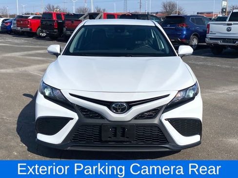 Used 2023 Toyota Camry SE image 3