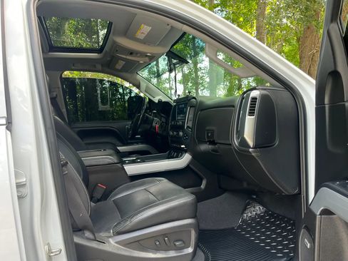 Used 2019 Chevrolet Silverado 2500 LTZ w/ Duramax Plus Package AWD/4WD image 17