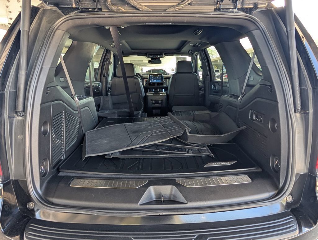 Used 2023 Chevrolet Tahoe Z71 w/ Luxury Package AWD/4WD image 25