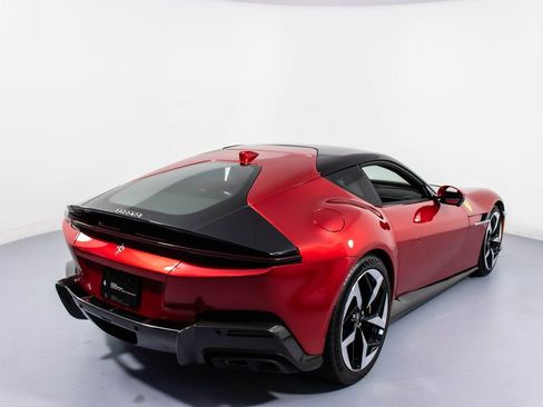 Certified 2025 Ferrari 12Cilindri RWD image 2