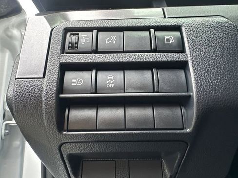 Certified 2025 Toyota 4Runner SR5 AWD/4WD image 32