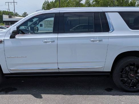 New 2026 GMC Yukon XL Denali w/ Denali Reserve Package AWD/4WD image 6