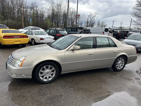 Used 2008 Cadillac DTS FWD image 3