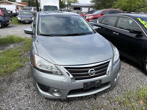 Used 2014 Nissan Sentra SR w/ SR Driver Package FWD image 3