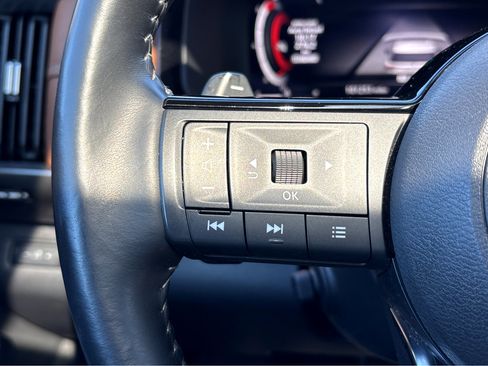 Used 2023 Nissan Pathfinder Platinum w/ Cargo Package image 19