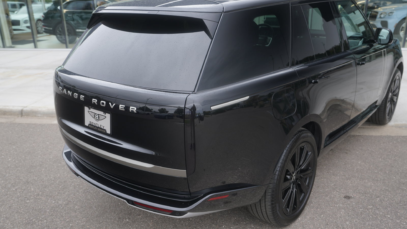 Used 2025 Land Rover Range Rover SE AWD/4WD image 14