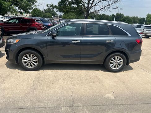 Used 2019 Kia Sorento FWD w/ LX Convenience Package image 2