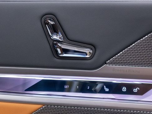 New 2026 BMW 740i xDrive w/ Premium Package image 16