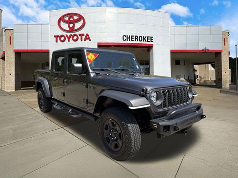 Used 2025 Jeep Gladiator Sport AWD/4WD image 3